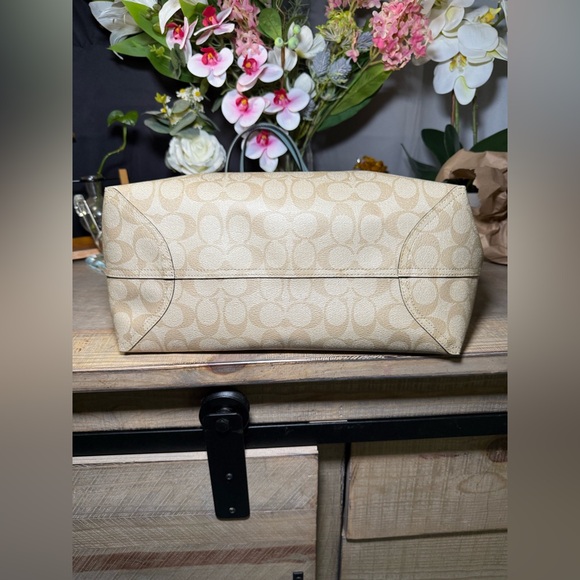 Coach Reversible Large City Tote in the colorway Light Khaki/Seafoam. With Pouch - Picture 11 of 15